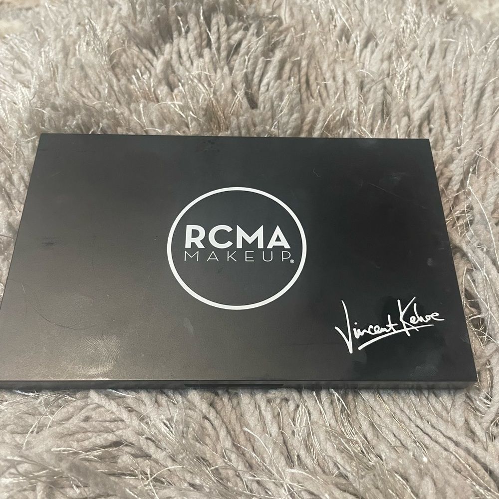 RCMA Vincent Kehoe Foundation Palette 10
No-box. This is an extra in my kit.